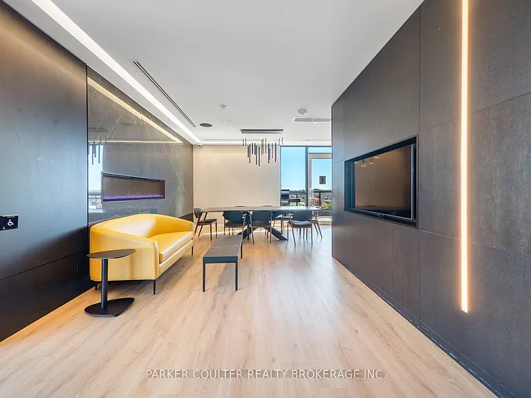 681 Yonge St #114 — Photo 23