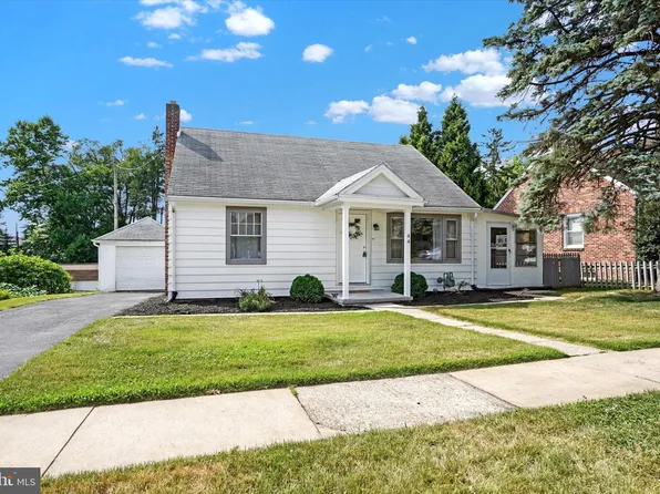 44 S 5th St, Mount Wolf, PA 17347