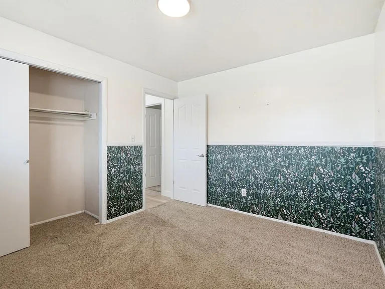 666 W 725 N — Photo 20