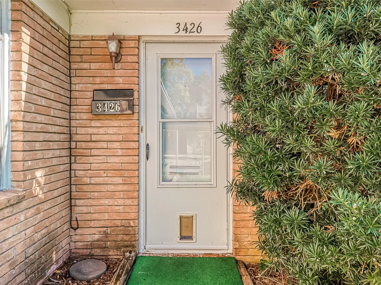 2 bed, 1.0 bath, $1,700 — Photo 4