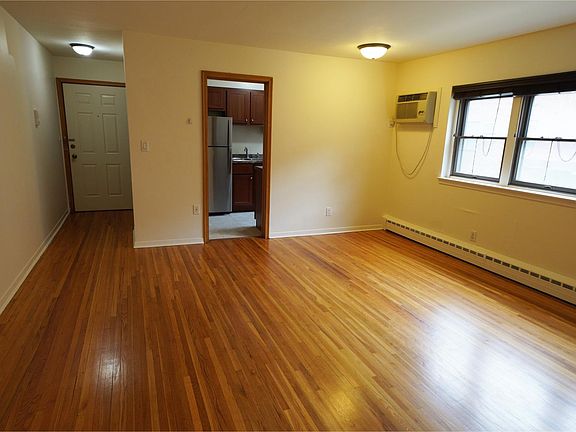 4th image of 388 Laurel Ave #1B-1Ba-650Sqft