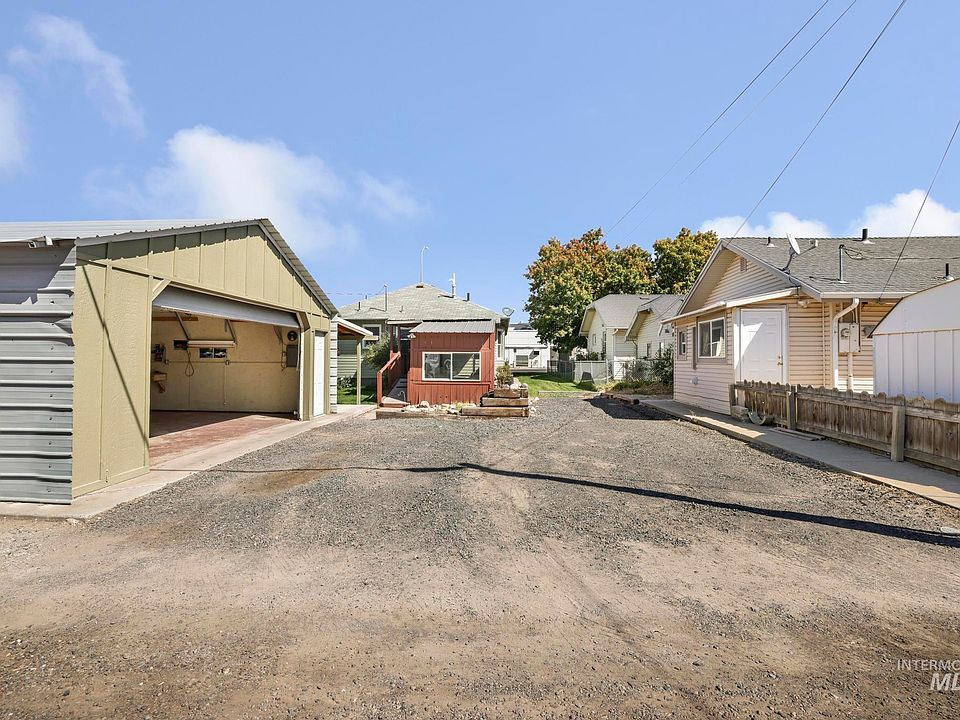 1st image of 411 2nd Ave W