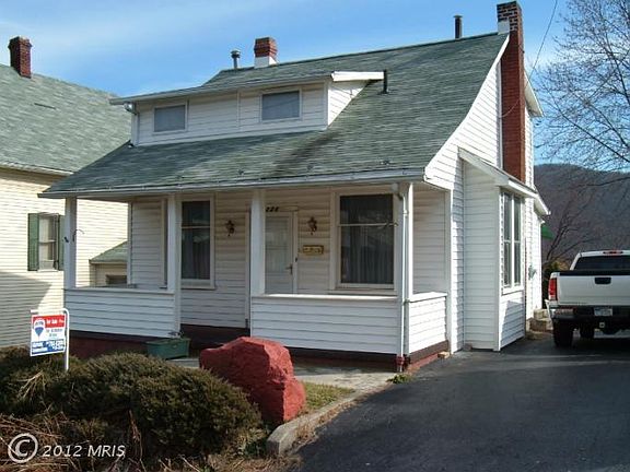 4th image of 226 Vine St