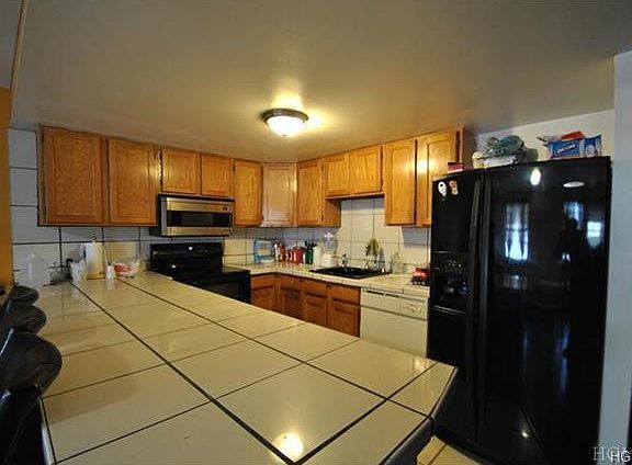 4th image of 1419 Crotona Ave #1