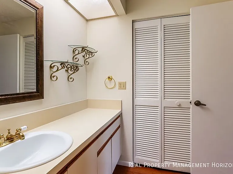 251 Fenwick Dr #14 — Photo 16