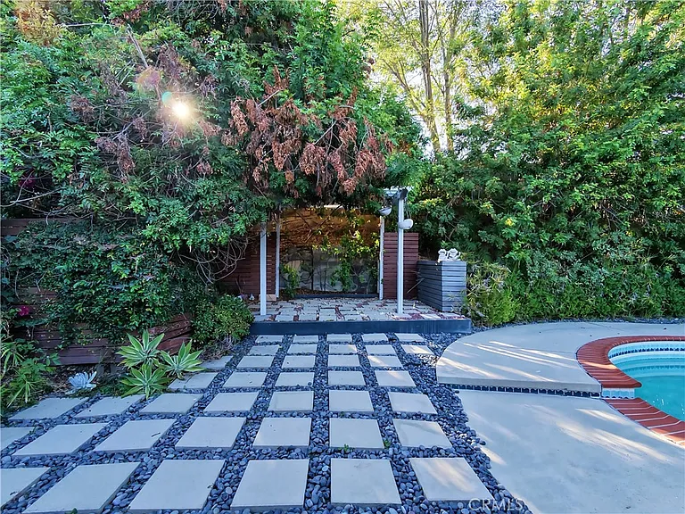 7049 Semrad Rd — Photo 42