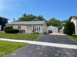 17306 Appletree Dr, Hazel Crest, IL 60429