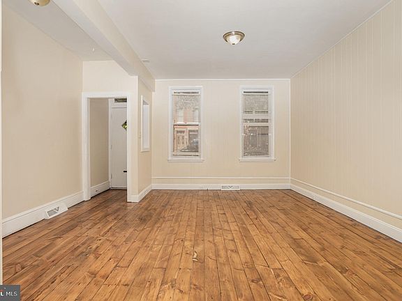 5th image of 219 Reily St