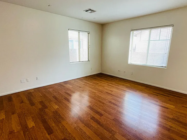 669 Emerald Idol Pl — Photo 3