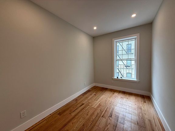 5th image of 30-40 35th St #2R