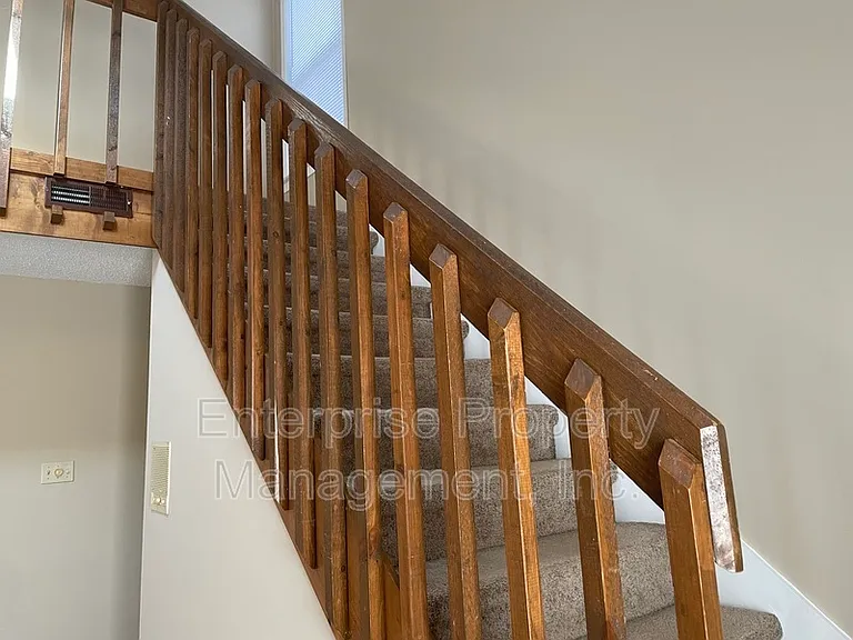384 Sherburne Cv — Photo 13