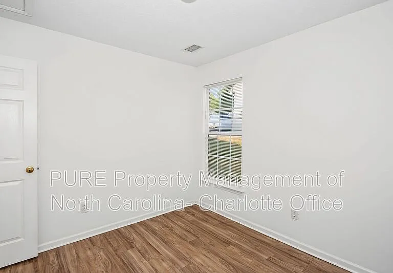 2910 Bridgeville Ln — Photo 23