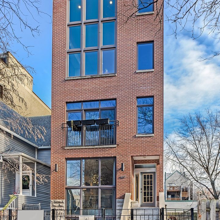 1st image of 1633 N Oakley Ave #1