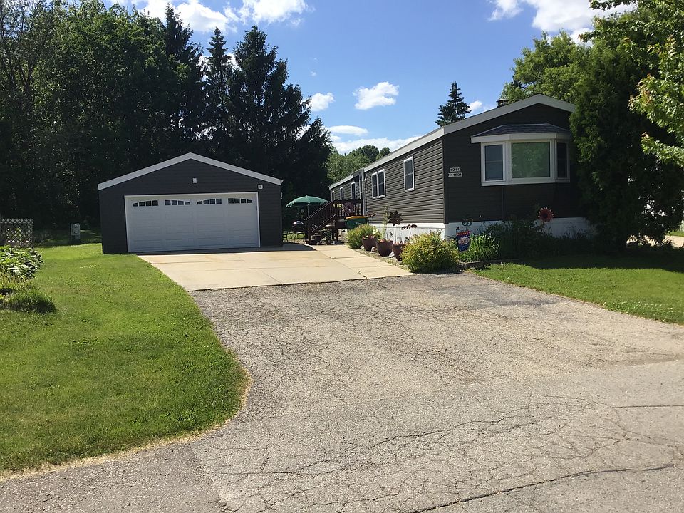 1st image of W211N11801 Hilltop Cir