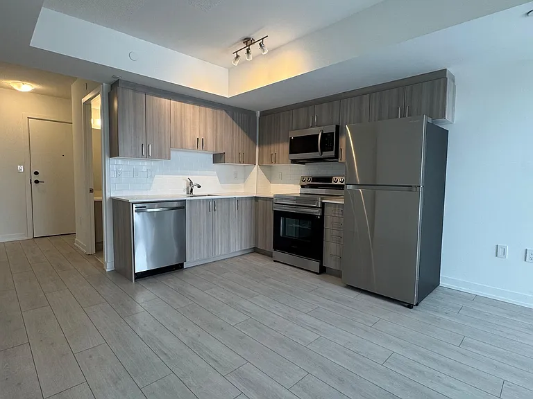 556 Marlee Ave #621 — Photo 6