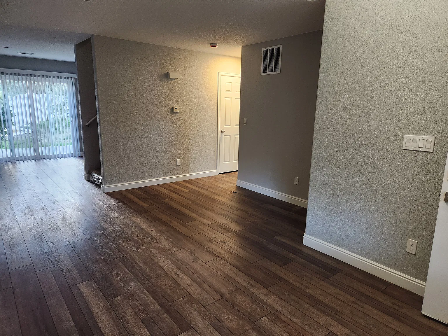 3 bed, 2.5 bath, 1302 sqft, $2,350 — Photo 3