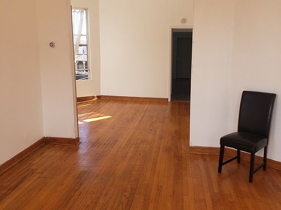 4th image of 3138 W Fullerton Ave #3