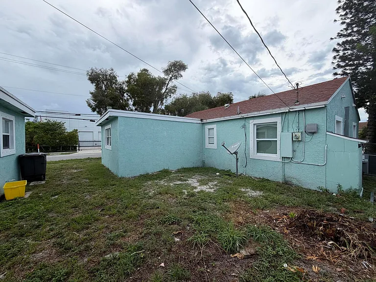 442 Winters St — Photo 8