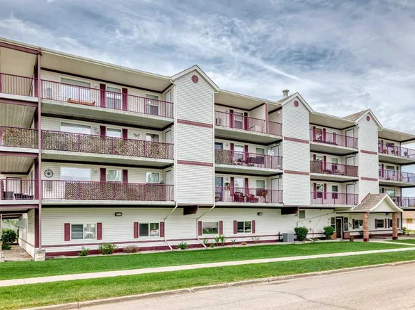 5133 N 49th St #201, Olds, AB T4H 0C7