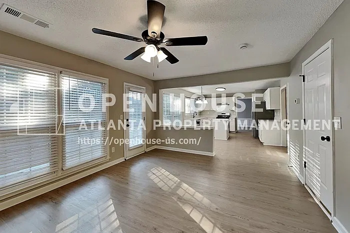 4 bed, 2.5 bath, 1950 sqft, $2,800 — Photo 4
