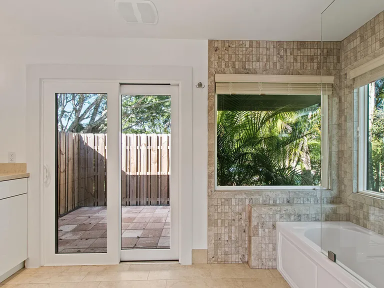 11792 Wimbledon Cir — Photo 19