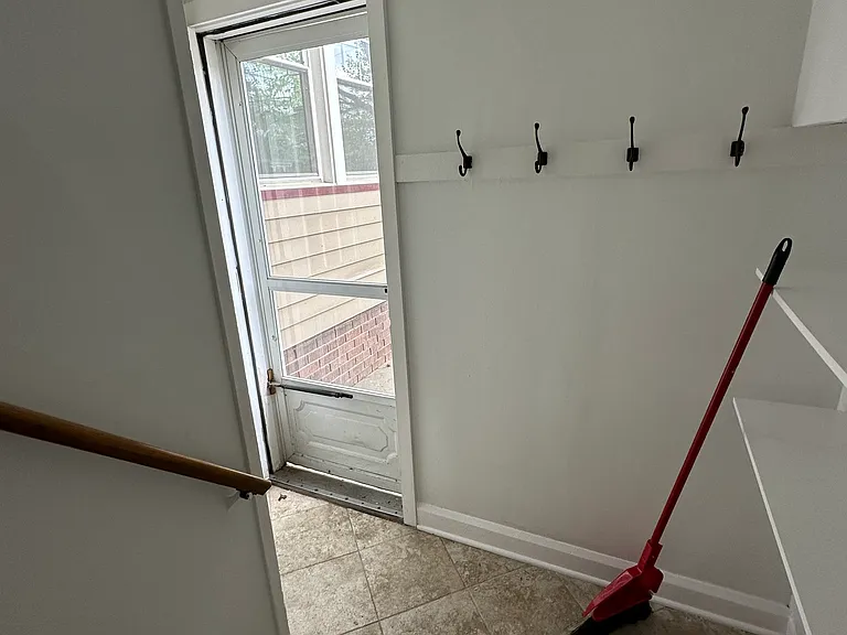 1634 Chesterland Ave — Photo 16