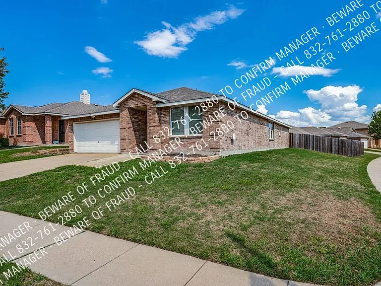 616 Almandora Dr — Photo 2