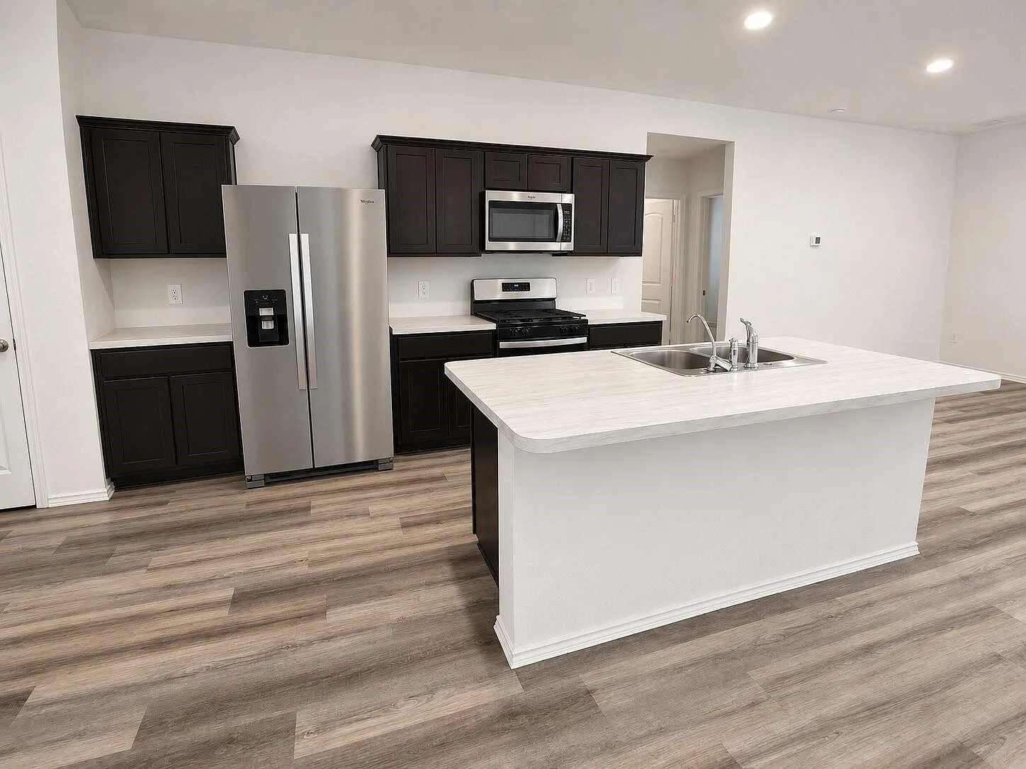3 bed, 2.0 bath, 1471 sqft, $2,100 — Photo 3