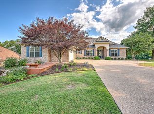 2 Country Club Cir, Bella Vista, AR 72715