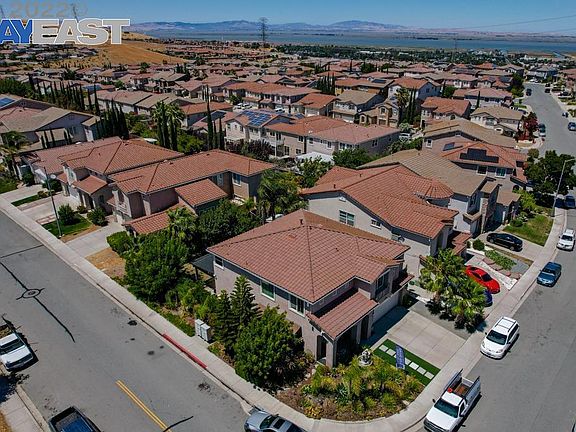 5th image of 1027 Santa Lucia Dr