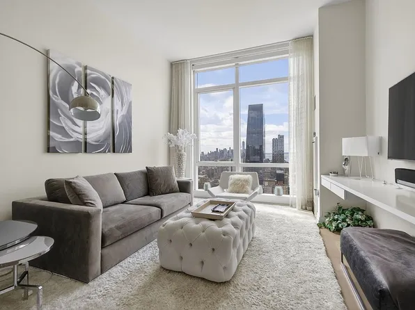 460 W 42nd St APT 53G, New York, NY 10036