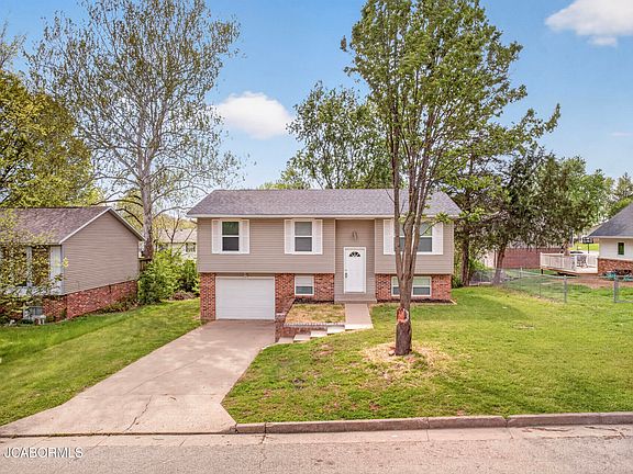 3rd image of 5545 Bradley Dr