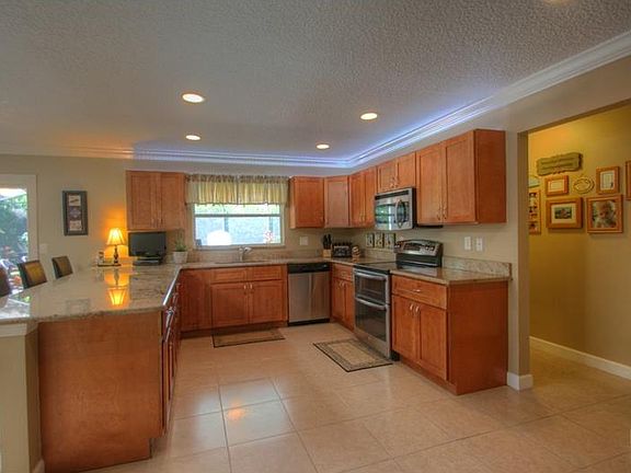 4th image of 203 W Berkshire Cir