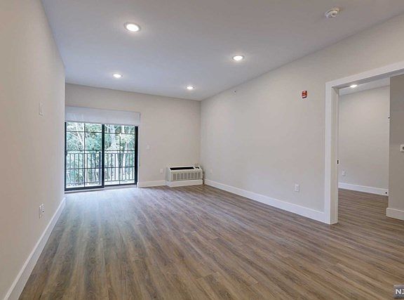 5th image of 305 Patterson St #215