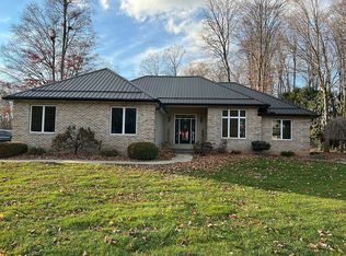 40 W Maple Dr, Seville, OH 44273