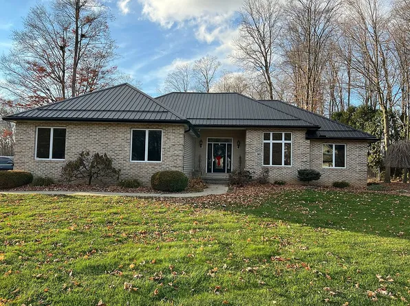 40 W Maple Dr, Seville, OH 44273