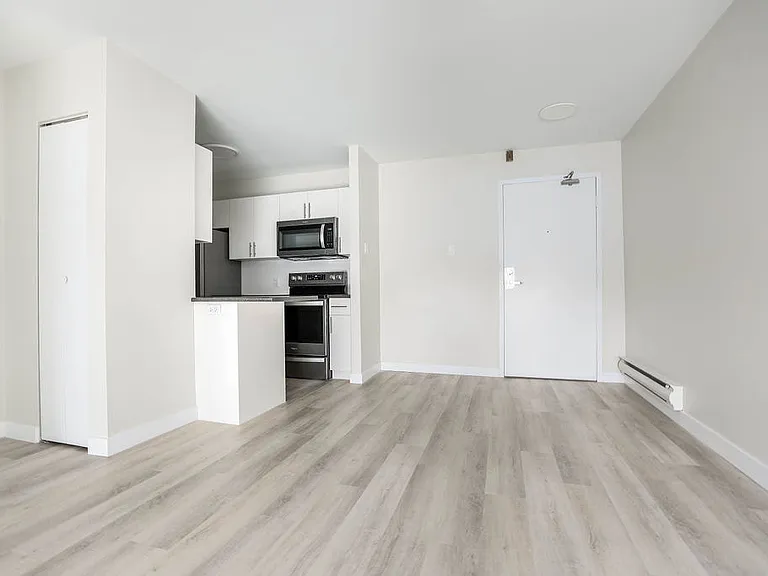 6105 Roblin Blvd — Photo 42