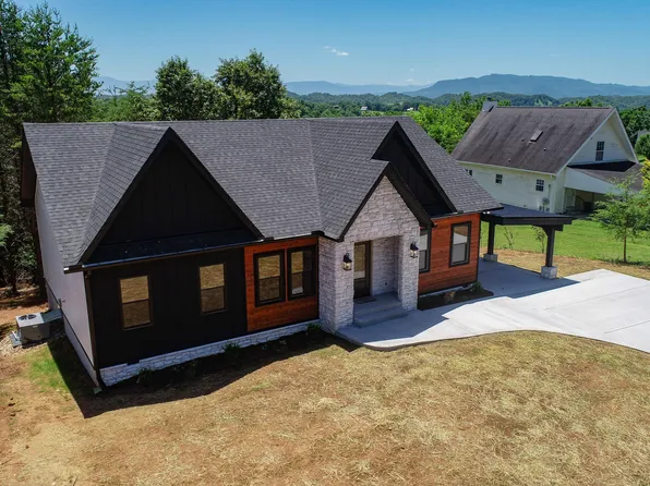 840 River Cliff Dr, Kodak, TN 37764