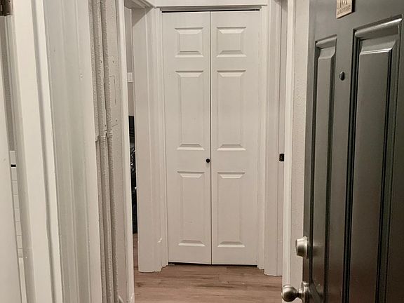 Ample storage and split level 1 bedroom / 1 bath unit