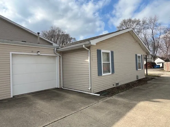 13 Cedar Cir, Farmer City, IL 61842