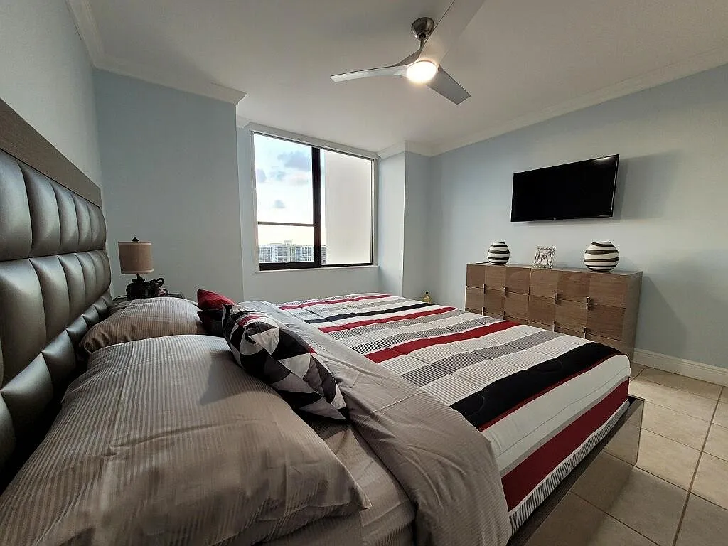 3505 S Ocean Dr — Photo 3
