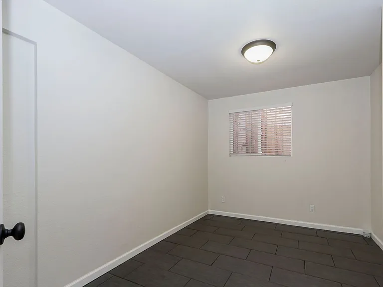 88 Southgate St — Photo 42