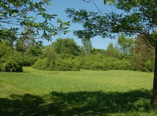 1040 W Anna Ln, Lake Forest, IL 60045