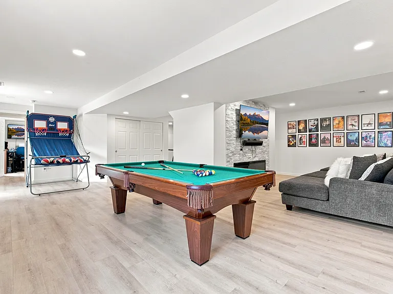 2445 Clayton Cir — Photo 36