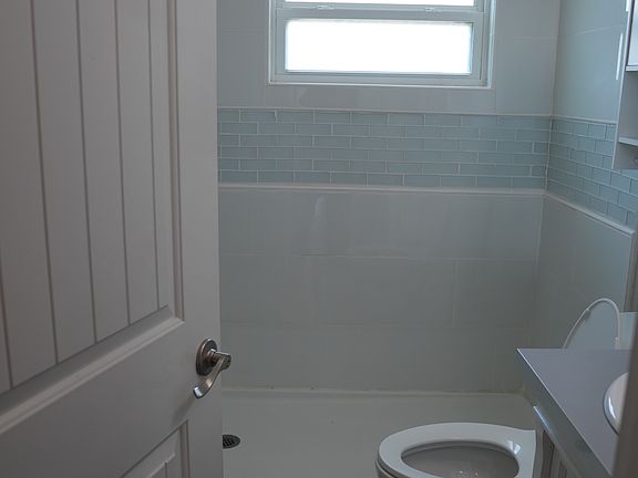 5th image of 2269 Whitewood Ave