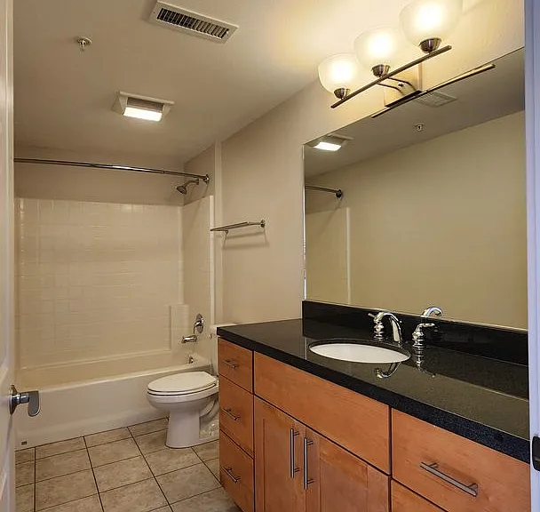 712 W Spruce St — Photo 17
