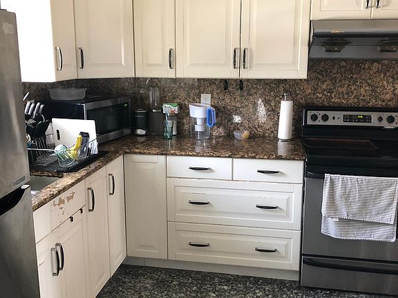 4th image of 15 Locust St Floor 1