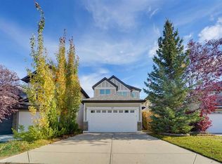 97 W Panora Way NW, Calgary, AB T3K0R4