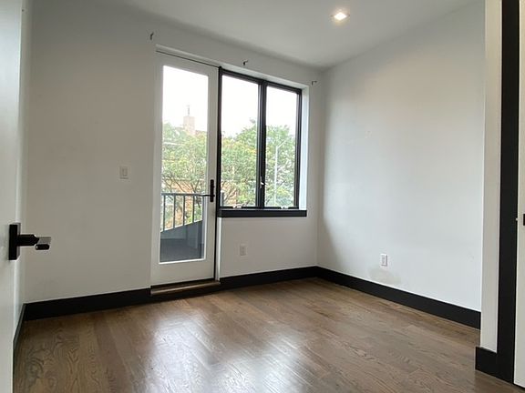 3rd image of 277 Evergreen Ave #2A