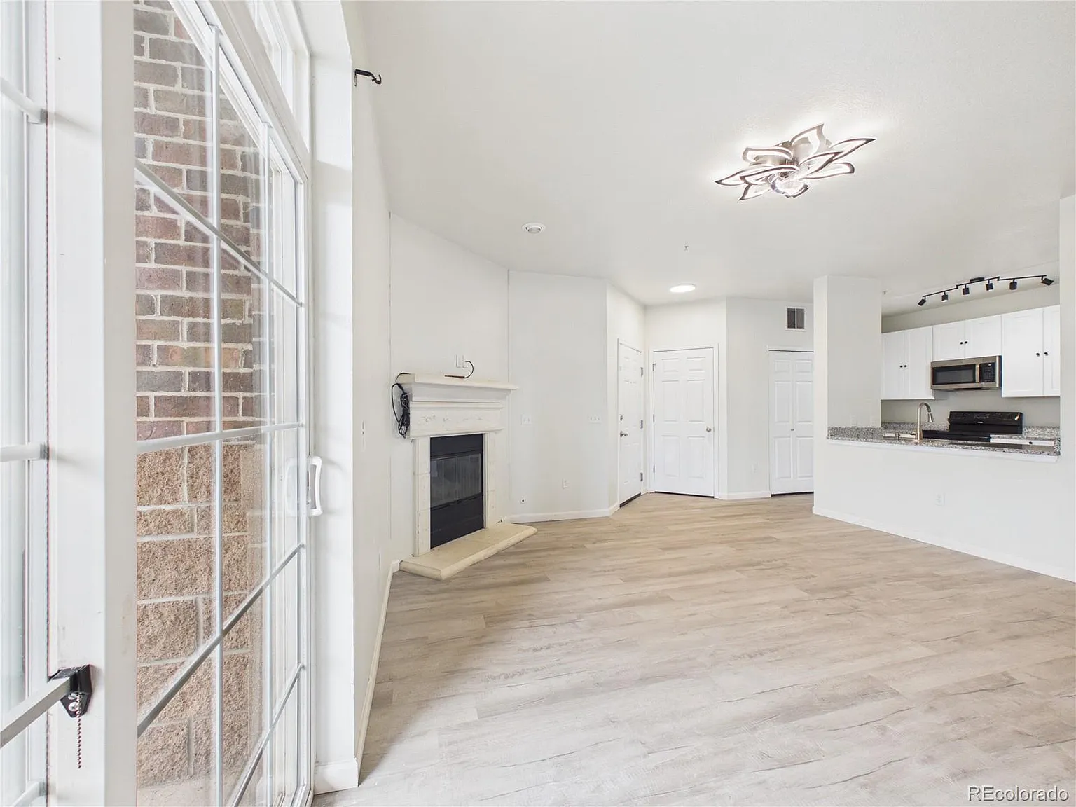 2 bed, 2.0 bath, 1174 sqft, $1,850 — Photo 2